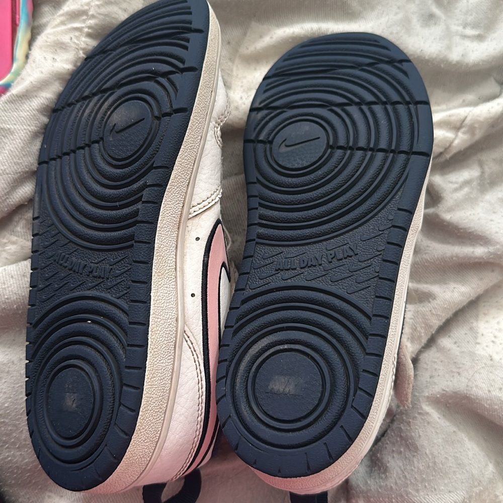 Nike - Picture 5 of 6
